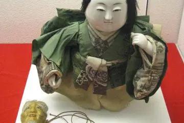 Another Noh actor with mask