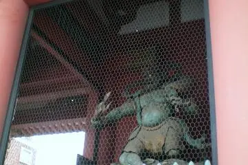 Kaminarimon Gate's front side deity