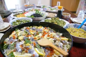 Ojika Island's "okaasan" ("mother" in Japanese) take pride in their culinary skills. They love putting them on display for guests. 