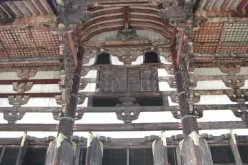 The old wooden features of Todaiji are impressive!