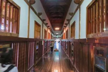Di dalam rumah utama penjara