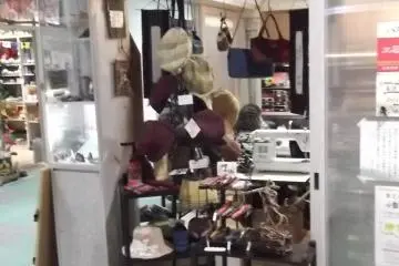 <p>One of the small craft stores on the fourth floor</p>