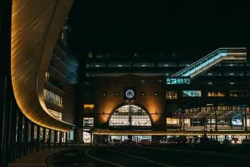 Oita Station (Photo: <a href="https://www.flickr.com/photos/tagosaku_japan/23817185042/in/photolist-ChDikq-UXekpw-qG1ZBG-47bQ8r-LibExY-4SY84X-4HKzGi-7Xdr5S-7Xdr7Q-edMeqF-7Xad5g-7XacXD-7XdqW1-73HB7M-7Xds2q-Uwk2kz-4Uz9L1-73HBqV-4U1rUz-7XdqWY-7XdrTS-BLfwx-7Xae62-N3Yswu-N3YrU7-P1QhsT-xUxJiz-NT3NLi-sTWtjv-tybW6s-tQM84a-tQrHBA-tQUfK4/" target="_blank" rel="noreferrer noopener nofollow">Tagosaku</a> / <a href="https://creativecommons.org/licenses/by-nc-nd/2.0/" target="_blank" rel="noreferrer noopener nofollow">CC BY-NC-ND 2.0</a>)