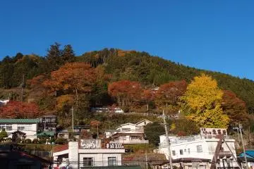 One of the many mountains and hills around Okutama Station (Photo: <a href="https://www.flickr.com/photos/o_0/11028732094" target="_blank" rel="noreferrer noopener nofollow">Guilhem Vellut</a> / <a href="https://creativecommons.org/licenses/by/2.0/" target="_blank" rel="noreferrer noopener nofollow">CC BY 2.0</a>)