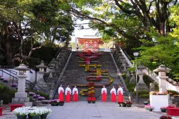 Walk Around Historical Places and Be a Gourmet in Hofu
