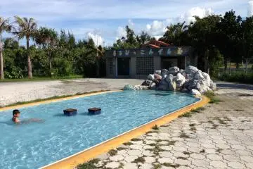 <p>This 20 meter long pool mimics a mountain brook</p>