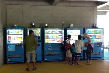 <p>There are five vending machines at the pool - six if you include the ticket machine - as well as a small restaurant on the second floor of the entrance building</p>