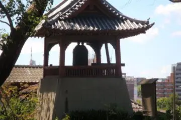 The bell still chimes three times per day (Photo: <a href="https://ja.wikipedia.org/wiki/%E3%83%95%E3%82%A1%E3%82%A4%E3%83%AB:%E4%B8%8A%E9%87%8E%E6%99%82%E3%81%AE%E9%90%98.JPG" target="_blank" rel="noreferrer noopener nofollow">Equietern / CC BY 3.0</a>)