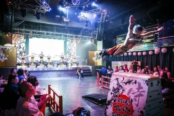 Immersive high-energy performances