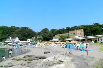 The whole length of the beach, people are barbequeing, drinking, swimming and sleeping. Bliss.