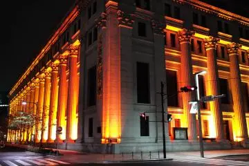 The Mitsui Main Building beautifully lit up in the evening