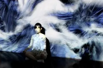 Under a soothing virtual wave