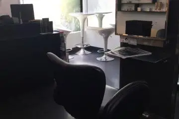 Spacious first floor salon