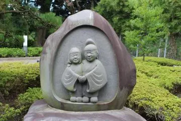 Nice sculpture of a couple