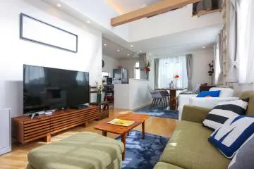 The Koenji House's high ceiling gives the living and dining areas an expansiveness rare in the city. 