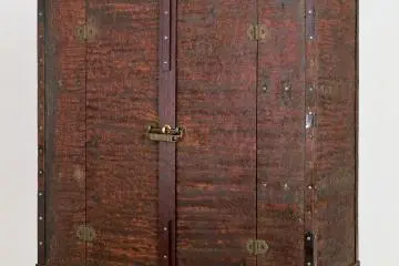 Sekishitsu bunkanboku no onzushi (Lacquered Red Zelkova Cabinet), which will be exhibited at the Nara National Museum