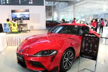  Modern models on display