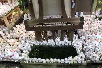 Hundreds of figurines!
