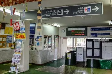 The interior of Kutchan Station