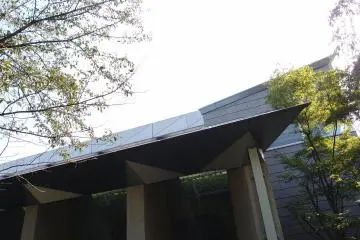 Entrance to the Asukayama Museum (Photo: <a href="https://www.flickr.com/photos/o_0/9531921140/" target="_blank" rel="noreferrer noopener nofollow">Guilhem Vellut</a> / <a href="https://creativecommons.org/licenses/by/2.0/" target="_blank" rel="noreferrer noopener nofollow">CC BY 2.0</a>)