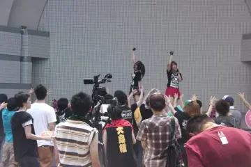 J-popping around the stage