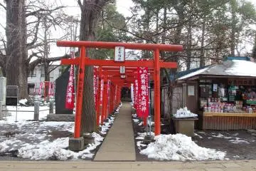 Red torii gate are always picturesque