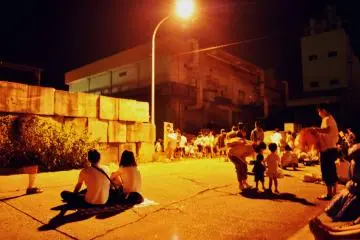 Some people, including myself, tried to find less crowded spots to take a seat in and watch the festival.