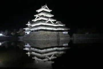 Matsumoto's Karasu-jo at night