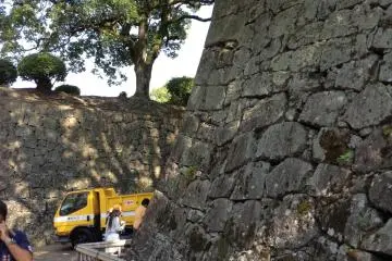 The walls tower above you. And then on top of that would be archers and gunners shooting at you. It is no surprise that Kumamoto was an impregnable fortress.