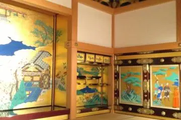 Another example of the exquisite art in the Hon-Maru Goten Great Hall.