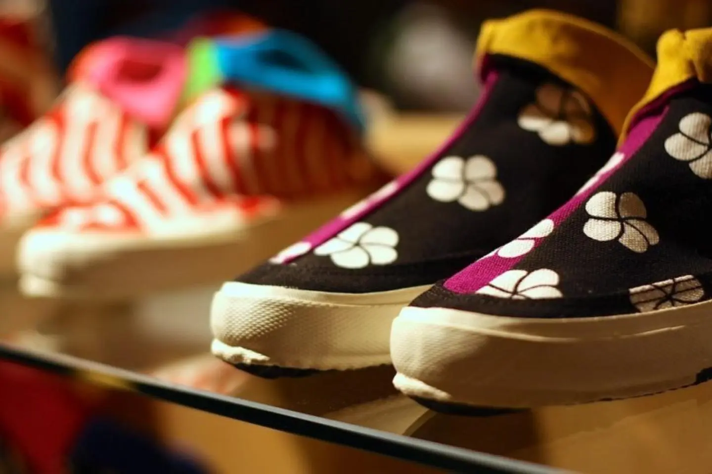 Photo:  SOU・SOU ROUND TOE TABI SHOES – Arata Takami / CC BY 2.0