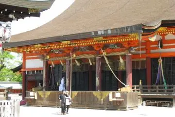 The buildings of Yasaka Jinja are big!