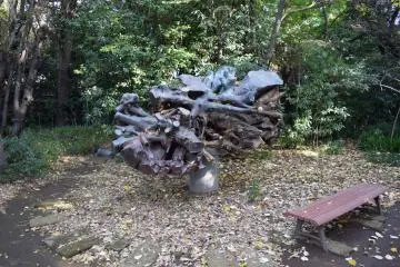 The curious Mejiro no Mori sculpture