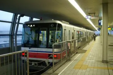 Itami Monorail (Photo: <a href="https://www.flickr.com/photos/hyougushi/318639447/" target="_blank" rel="noreferrer noopener nofollow">Hideyuki KAMON</a> / <a href="https://creativecommons.org/licenses/by-sa/2.0/" target="_blank" rel="noreferrer noopener nofollow">CC BY-SA 2.0</a>)