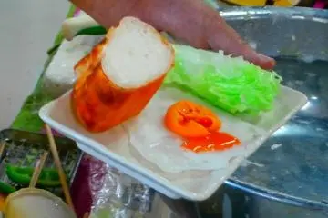 This is a techinique Riki invented: making a soft-boiled egg with its yolk flowing out