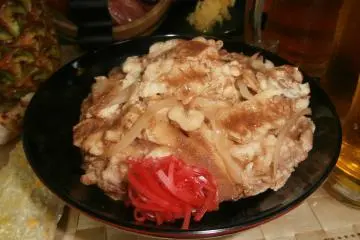 A replica of a bowl of gyudon (bowl of rice topped with beef)