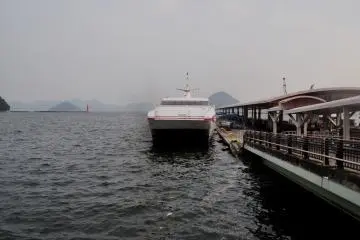 Le "Super Jet ferry" qui conduit à Matsuyama part toutes les heures du quai 7