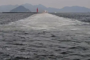 Avant de rejoindre Matsuyama, il fait un arrêt à Kure. Depuis là, il met moins d'une heure pour rejoindre la ville de Matsuyama