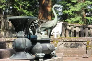 Bronze statues symbolising power and immortality