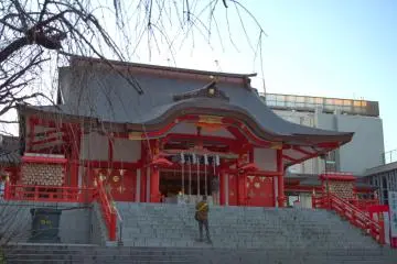 Hanazono Shrine (Photo: <a href="https://commons.wikimedia.org/wiki/File:Hanazono_Shrine(Flower-Garden_Shrine)_-_%E8%8A%B1%E5%9C%92%E7%A5%9E%E7%A4%BE_-_panoramio_(2).jpg" target="_blank" rel="noreferrer noopener nofollow">Carbonium</a> / <a href="https://creativecommons.org/licenses/by/3.0/" target="_blank" rel="noreferrer noopener nofollow">CC BY 3.0</a>)
