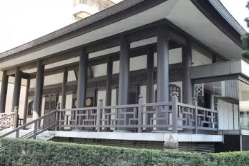 Closer look at the temple's main hall
