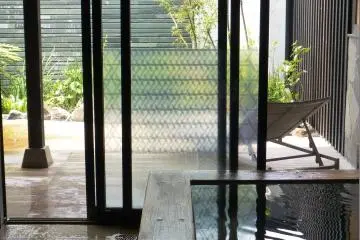 A view of the baths and the garden of Aoi