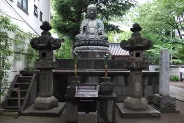 Seated statue