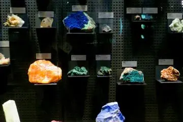 Pierres précieuses - Musée des Dinosaures de la Préfecture de Fukui.