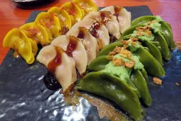 Gyozas originaux et savoureux - Dekonaru Yokocho.