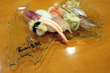 Sushis locaux saisonniers de la baie de Toyama - Sushimasa.