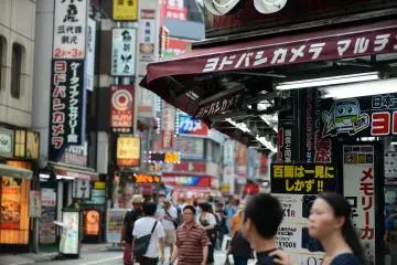 <p>Une autre vue sur les rues de Shinjuku pendant la journ&eacute;e</p>