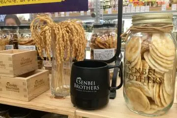 Specialty rice crackers