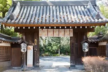 Visit Shinagawa Temple.