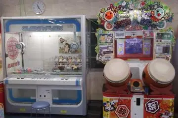 Grab things or hit things here